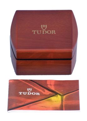 Tudor, Switzerland, "Submariner", ref. 79190, 25 jewels, Eta cal.2824-2, automatic winding, spotted nickel plate movement with lever escapement in a stainless steel, water resistant case, and luminous dot and arrow marker black dial with date aperture at 3:00, polished, luminous Mercedes style hands, and stainless bracelet with deployant clasp, serial #B872254, 39mm, c1995, together with its original inner and outer boxes.