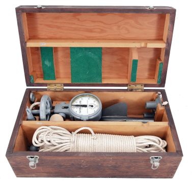 General Electric Co., USA, "Type TL Taffrail Log", gray painted metal body with white enamel dial reading to 100 and subsidiary dial reading to 10, black metal rotor, mounting shoes, rope, and other accessories, all in a fitted wood box.