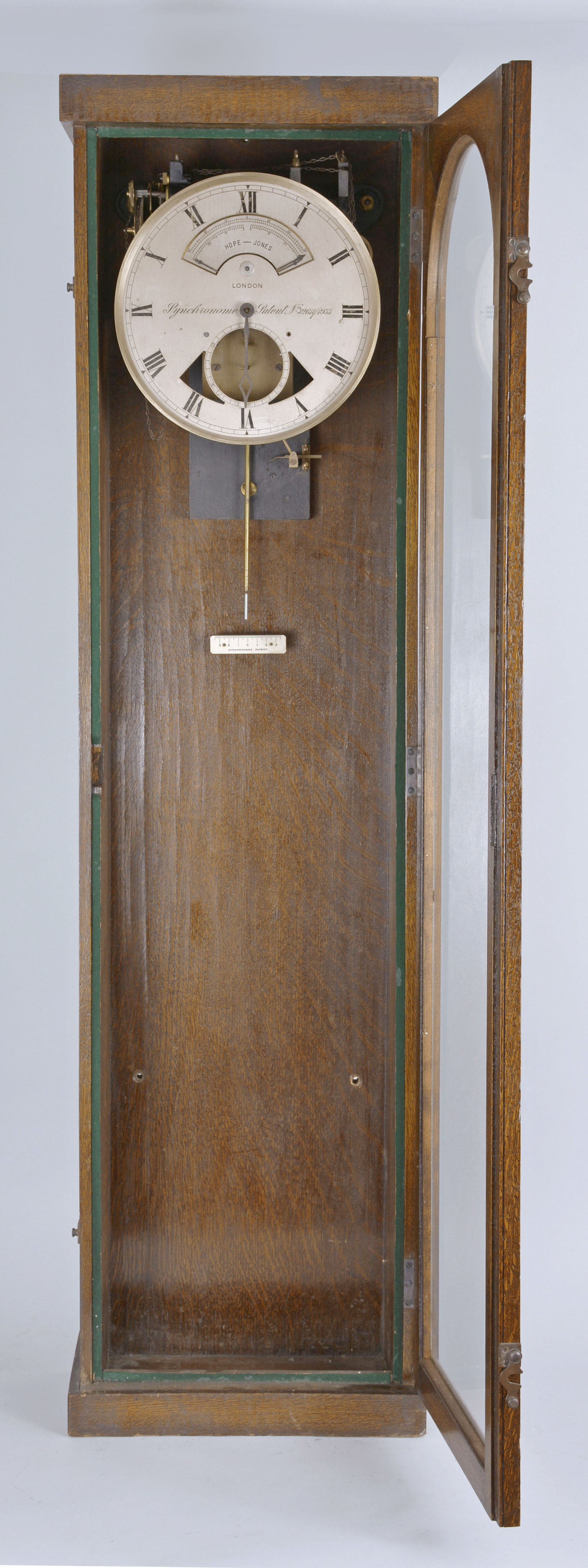 Synchronome double pendulum free pendulum hanging