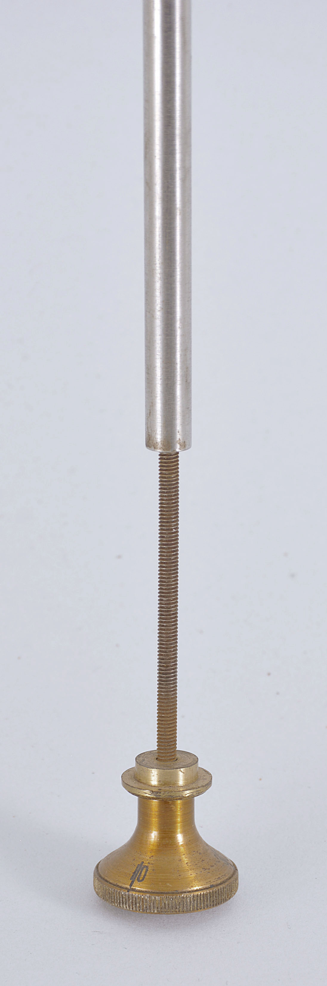 Synchronome double pendulum free pendulum hanging