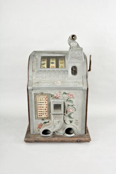 Mills Novelty Company, Chicago, Illinois, "Owl"/ "1776" model, quarter playing, one armed, three wheel slot machine in a oak, nickel, and brass case with painted highlights