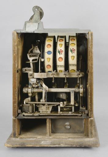 Mills Novelty Company, Chicago, Illinois, "Owl"/ "1776" model, quarter playing, one armed, three wheel slot machine in a oak, nickel, and brass case with painted highlights