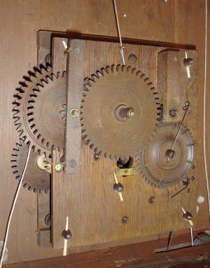Jerome, Darrow & Co., Bristol, Conn., Reeded Pilaster and Scroll shelf clock with a weight driven 30 hour time and strike movement (groaner) in a mahogany case.