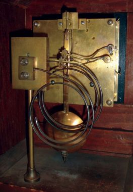 German oak unsigned, 8 days, two-train striking bracket clock in arch topped wood case with decorative brass panels, c1900