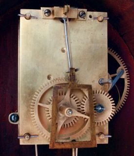 Boston area lyre clock, mahogany and mahogany veneer case with turned wooden bezel, leaf and scroll carved throat panel, bull nose molded lower door and with veneered bracket, carved leaf form finial, Roman numeral white painted sheet iron dial, 8 days, weight driven brass timepiece movement, c1830