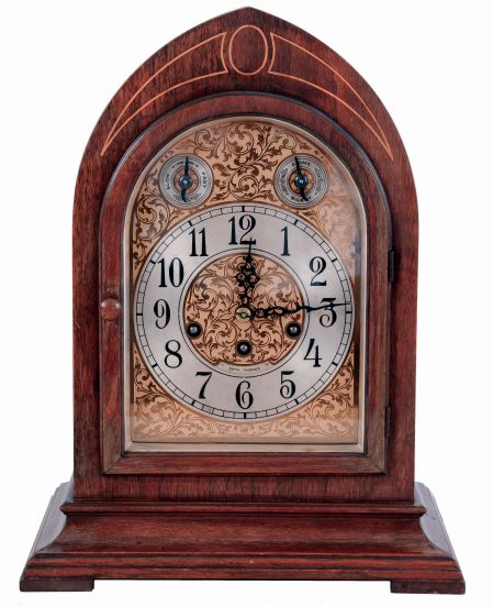 Seth Thomas Clock Co., Thomaston, Conn., "Chime Clock No. 70" mantel clock in a walnut case with a spring driven, 8 days, time and Westminster strike movement (no. 113A), c1928.