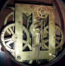 Brewster & Ingrahams, Bristol, Conn., 8 days, time and strike, spring driven brass movement round gothic or beehive shelf clock, c1845