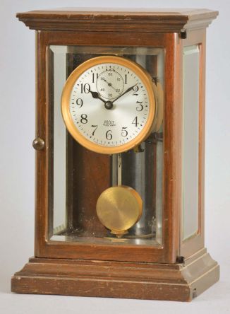 Poole Mfg. Co., Ithaca, New York, "Salem Model", electric battery model mantel clock. Serial no. 13031.