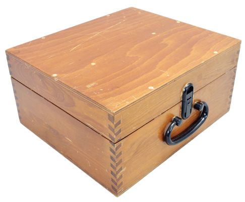 Veb Freiberger Prazisionmechanik, Germany, drum sextant,170mm radius, metal frame with gray finish, graduated arc reading from -5 to125, index arm with Freiberger logo, micrometer drum vernier adjustment, multiple shades for horizon and index mirrors, 4x power sighting scope, metal handle, all in a wood box with instruction booklet and certificate under the lid dated 1977.