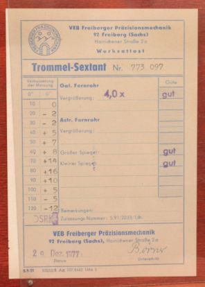 Veb Freiberger Prazisionmechanik, Germany, drum sextant,170mm radius, metal frame with gray finish, graduated arc reading from -5 to125, index arm with Freiberger logo, micrometer drum vernier adjustment, multiple shades for horizon and index mirrors, 4x power sighting scope, metal handle, all in a wood box with instruction booklet and certificate under the lid dated 1977.