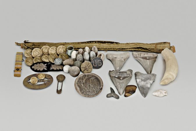 Excavated Civil War relics, including 11 projectiles, a buckle, and a breastplate with eagle, together with 13 gilt eagle buttons, uniform trim, some with gold thread, five fossilized shark teeth, and more