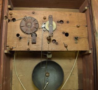 Erastus Hodges, Torrington, Conn., 30 hour, time and strike weight wood Torrington movement pillar & scroll shelf clock.